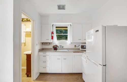 Nahcotta House | Dog-friendly cottage close to the water with firepit - walk to Morehead Park