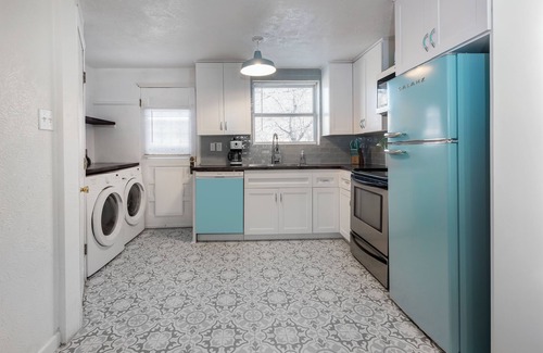 East Colfax Cottage | Dog-friendly cottage w Two-car garage
