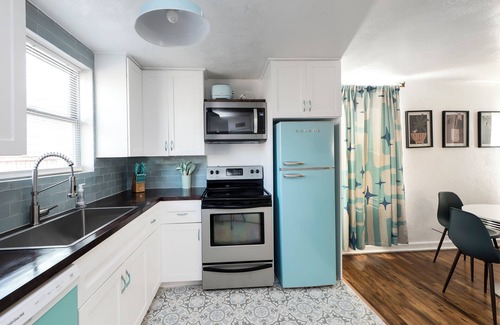 East Colfax Cottage | Dog-friendly cottage w Two-car garage