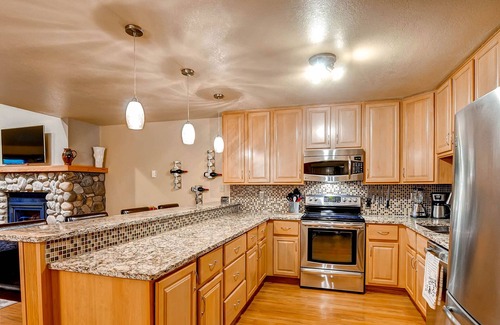 Historic District House | Dog Friendly - Downtown Location w/*Private Hot Tub* & Views l MainB