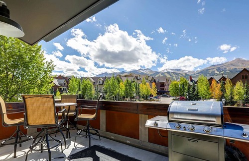 Historic District House | Dog Friendly - Downtown Location w/*Private Hot Tub* & Views l MainB