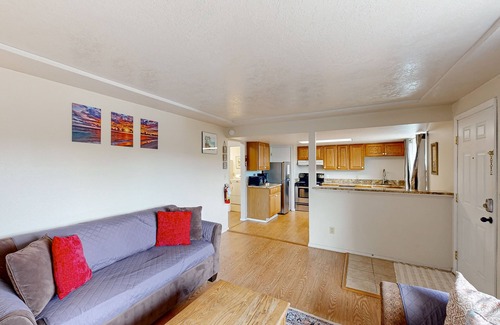 Newport House | Dog-friendly duplex in the Heart of Nye beach near the beach & downtown