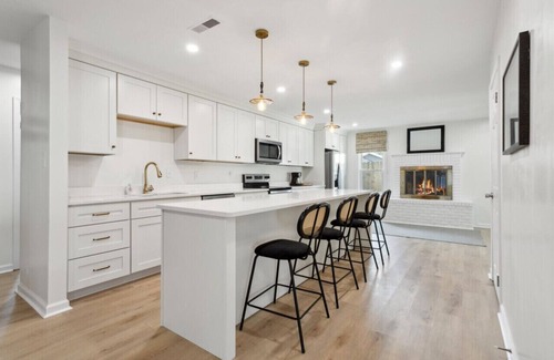 Norfolk - Virginia Beach House | Dog Friendly | Fenced Yard | Central location