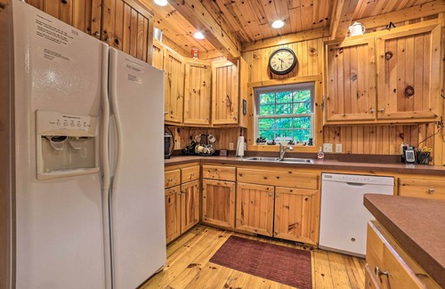 Michaywe Cabin | Dog-Friendly Gaylord Retreat < 8 Mi to Town!