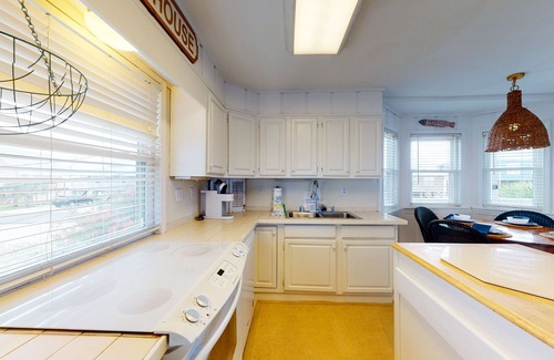 Royal Lagoons House | Dog-friendly getaway with ocean and bay views, WiFi, washer/dryer, & central A/C