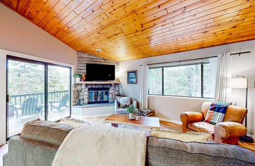 Arrowhead Villas House | Dog-friendly getaway with firepit, deck, & mountain views - near skiing & lakes