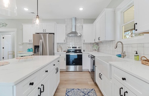 Tranquil Harbour House | Dog Friendly, Gorgeous home with 6 seater Golf Cart - minutes from the beach.