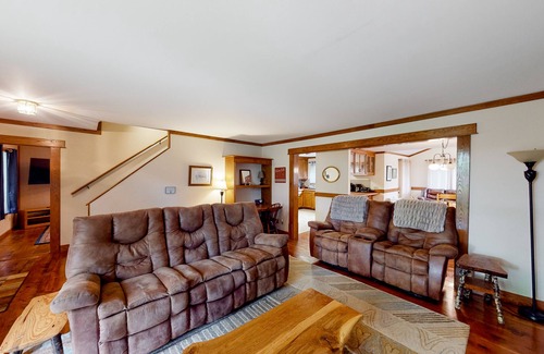 Lookout Mountain House | Dog-friendly home with private pool, fireplace, deck, grill, & washer/dryer