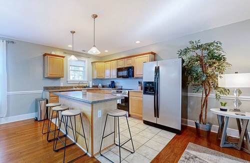 North Charleston House | Dog-friendly home in North Charleston with backyard, firepit & W/D