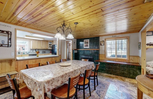 Black Bart House | Dog-friendly home with large fenced yard - minutes to Heavenly & lake