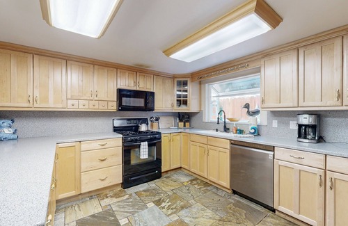 Black Bart House | Dog-friendly home with large fenced yard - minutes to Heavenly & lake