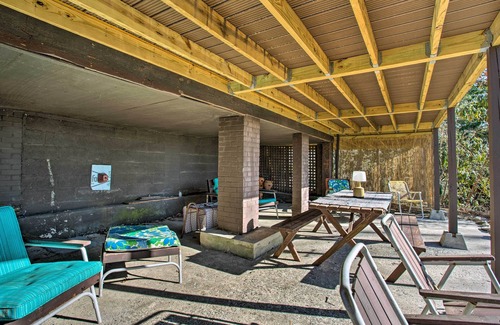 Hendersonville Cottage | Dog-friendly Hendersonville Cabin: Deck & Views