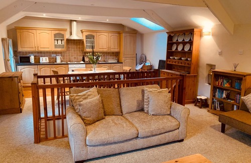Fremington Cottage | Dog friendly holiday home for 4 people, breath taking scenery, WiFi & only a short walk to the pub.
