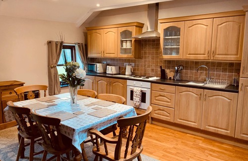 Fremington Cottage | Dog friendly holiday home for 4 people, breath taking scenery, WiFi & only a short walk to the pub.