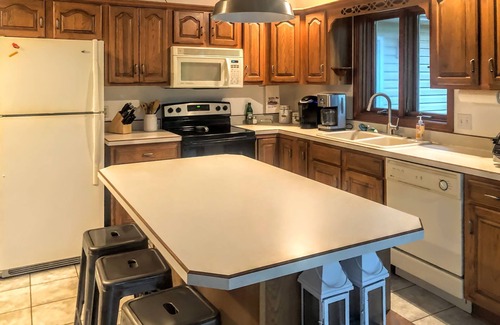 Eureka Springs House | Dog-friendly home with serene views of Beaver Lake, 2 living areas & bunk room
