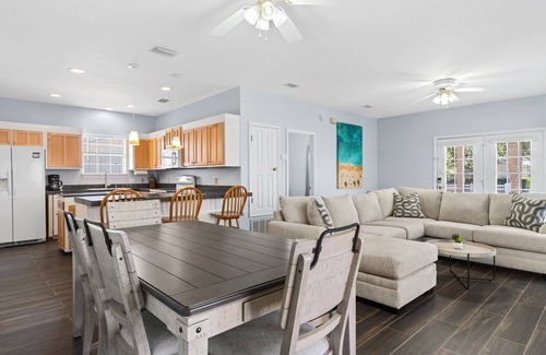 Clipper Cove House | Dog Friendly Home Close to the Beach