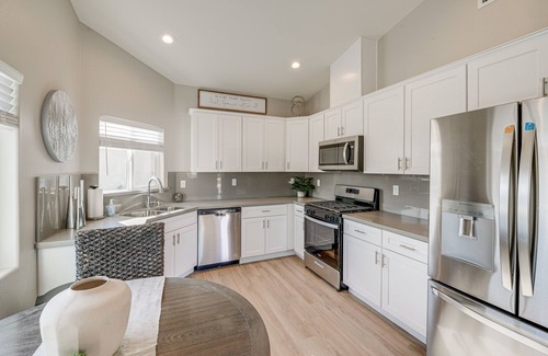 Greenacres House | Dog-Friendly Home Near Golfing in Bakersfield!
