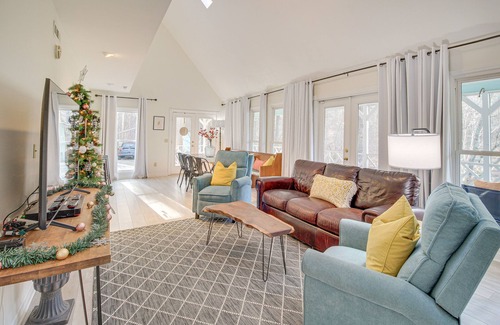 Ranger House | Dog-Friendly Home Near Carters Lake w/Amenities