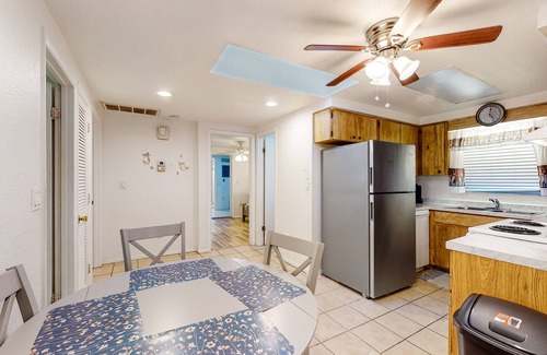 South Gate Ridge House | Dog-friendly home near the beach with screened pool, steam shower, AC, & W/D