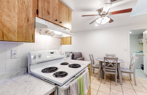 South Gate Ridge House | Dog-friendly home near the beach with screened pool, steam shower, AC, & W/D