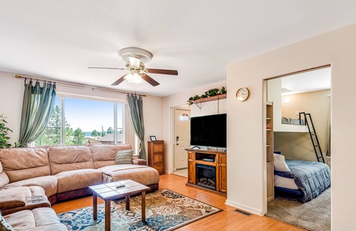Florissant Cabin | Dog-friendly home on 1.8 acres with decks, balconies, gas grill, view