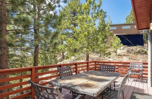 Tahoe Village House | Dog Friendly Home on Heavenly Mountain with Dedicated Workspaces and WiFi