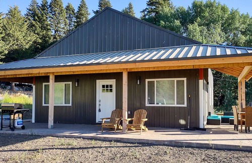 Tamarack House | Dog-friendly home overlooking Lake Cascade with great patio, huge views & WiFi