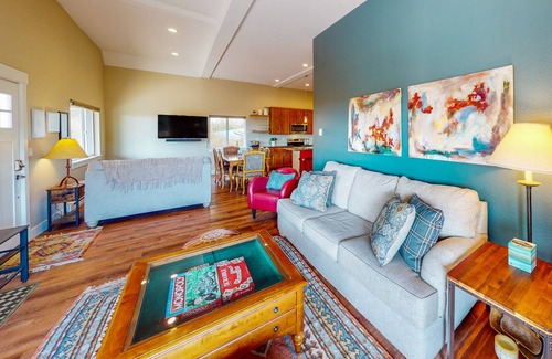 Tamarack House | Dog-friendly home overlooking Lake Cascade with great patio, huge views & WiFi