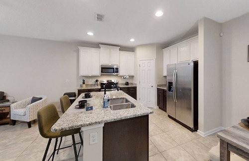 Westside House | Dog-friendly home with a screened porch, washer/dyer, games & modern charm