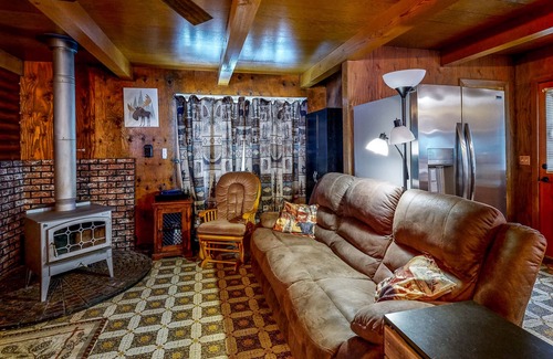 Klamath Lake House | Dog-friendly Home with Hot Tub - Near Crater Lake