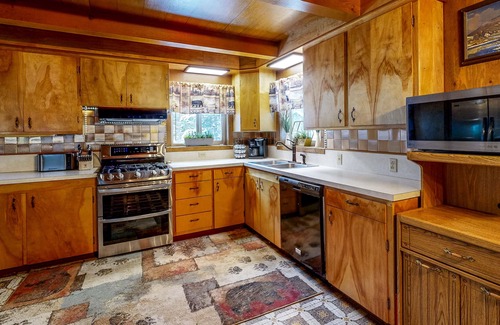 Klamath Lake House | Dog-friendly Home with Hot Tub - Near Crater Lake