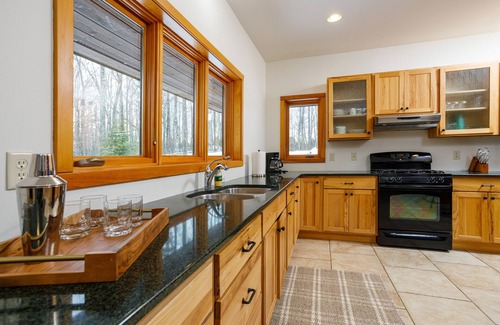 Jacksonport Cottage | Dog Friendly home near Cave Point County Park!