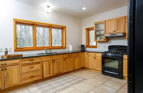 Jacksonport Cottage | Dog Friendly home near Cave Point County Park!