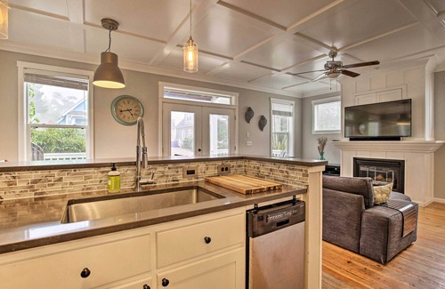 Lincoln Beach House | Dog-Friendly Home w/Deck & Yard ~ Walk to Beach