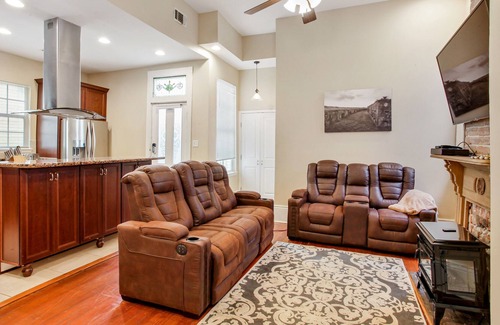 Milan House | Dog-friendly home with fast WiFi, central air conditioning & washer/dryer