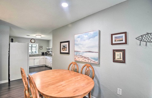 Harbor Oaks Bay Shore House | Dog-Friendly Home w/Gas Grill - Walk to Rose Bay!