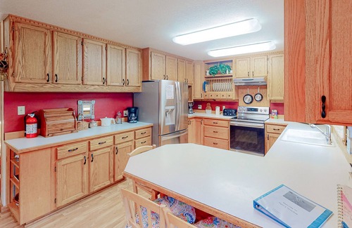 Port Orford House | Dog-friendly home with deck & pellet stove - half a mile to the beach