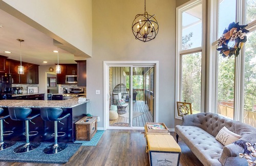 Centennial House | Dog-friendly home with large, enclosed yard, gourmet kitchen, & washer/dryer