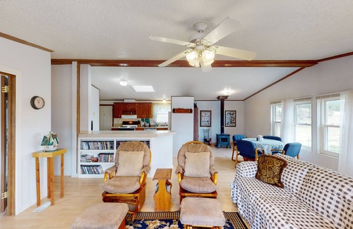 Florissant House | Dog-friendly home with a furnished deck, washer/dryer, & incredible views