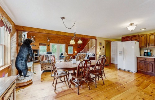 Jefferson House | Dog-friendly home with huge yard & fireplaces - near swimming hole, snowmobiling