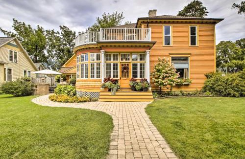 Sturgeon Bay House | Dog-Friendly Home with Balcony and Yard in Surgeon Bay
