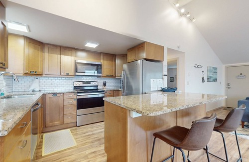 Freeland Cabin | Dog-friendly home with Puget Sound views & walk to beach - located in Bush Point