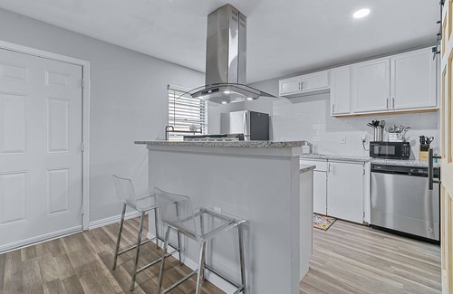 Garland House | Dog-friendly home with enclosed backyard, washer/dryer & AC - walk to dining