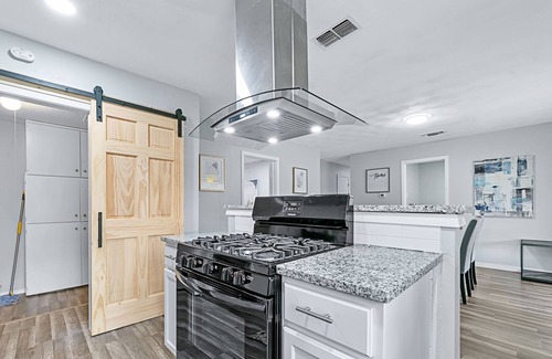 Garland House | Dog-friendly home with enclosed backyard, washer/dryer & AC - walk to dining