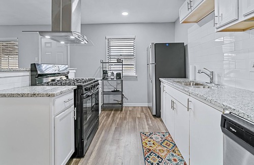 Garland House | Dog-friendly home with enclosed backyard, washer/dryer & AC - walk to dining