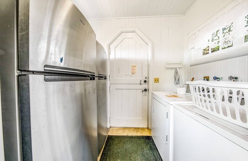 Gearhart House | Dog-Friendly Home with Sea Views on Little Beach and Half-Mile to the Ocean