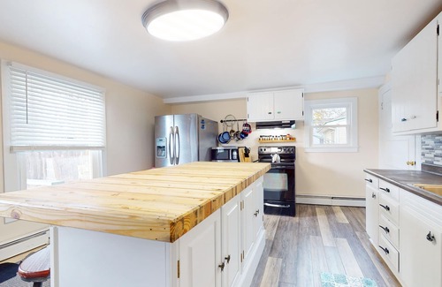 Penn Yan House | Dog-friendly home with washer/dryer, outdoor dining & grill - walk to town