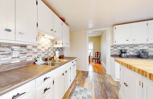 Penn Yan House | Dog-friendly home with washer/dryer, outdoor dining & grill - walk to town