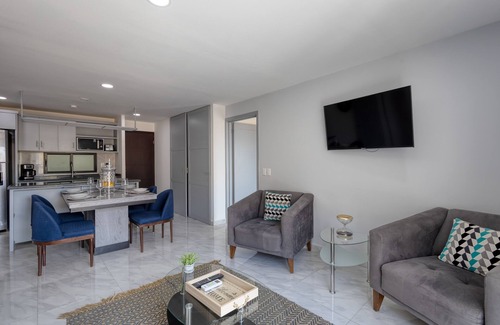 Downtown Cabo San Lucas Hotel | Dog-friendly hotel suite with ocean-view rooftop infinity pool, central AC & gym