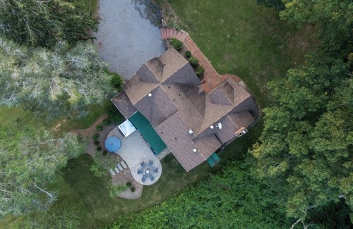 Candler House | Dog Friendly, Hot Tub & Fire Pit